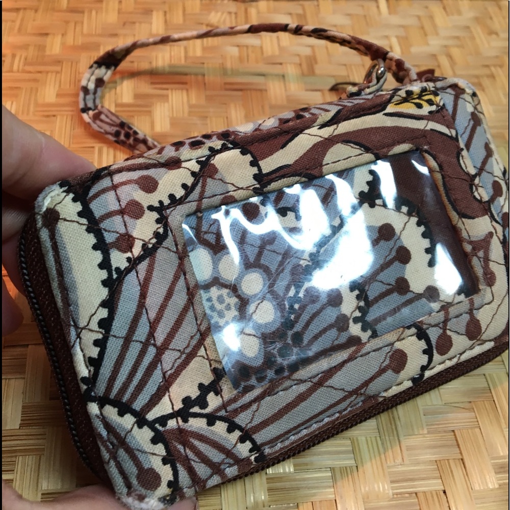 🍓Vera Bradley brown/beige floral wristlet. - Picture 2 of 3